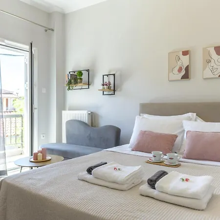 Rania's Seaside Nest- Steps From The